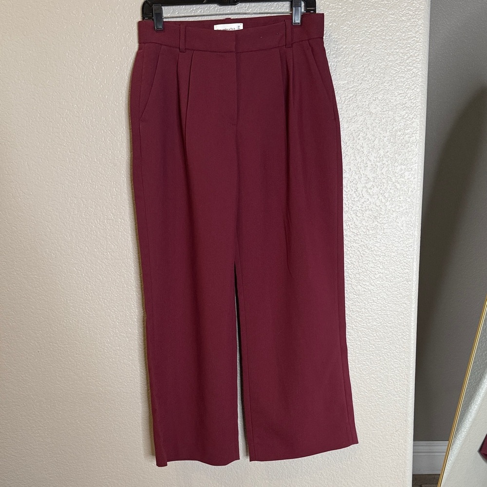 Abercrombie and Fitch Curve love LOW waisted Sloan pants, PETITE 27